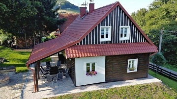 Chalupa s baz�nem a hernou - Hukvaldy - Beskydy