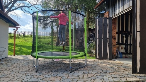 Chalupa s baz�nem a hernou - Hukvaldy - Beskydy
