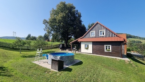 Chalupa s baz�nem a hernou - Hukvaldy - Beskydy