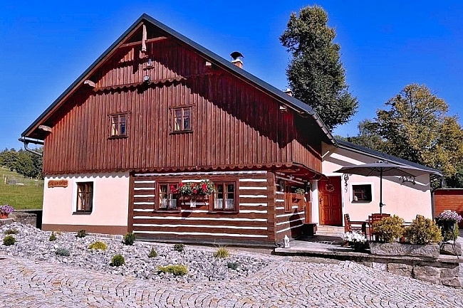 Wellness poloroubenka s bazénem - Končiny