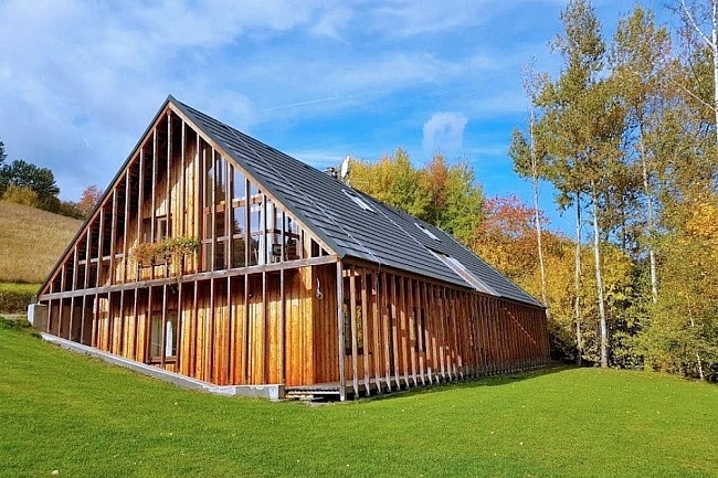 Chalupa a koupací jezírko Šumava - Kašperské Hory