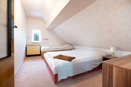 Chalupa s baz�nem - Ple�ivec - Kru�n� hory