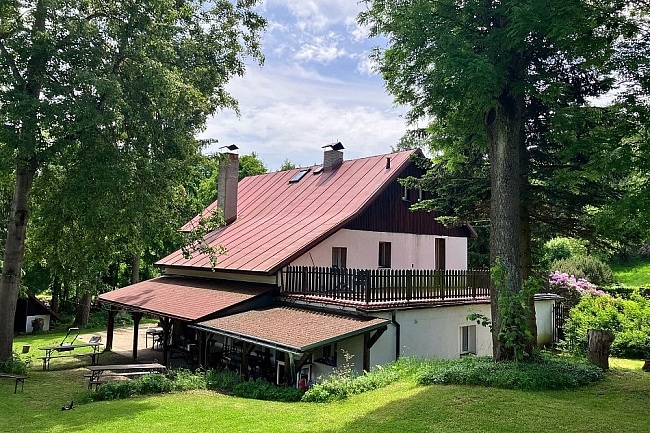 Chalupa s baz�nem - Ple�ivec - Kru�n� hory