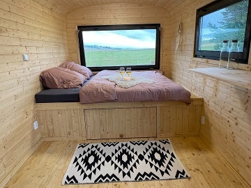 Glamping Jesen�ky - Maringotka - hrad Edel�tejn