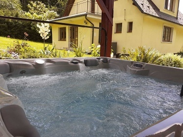 Wellness chalupa a baz�n - Pastviny - Doln� Dobrou�