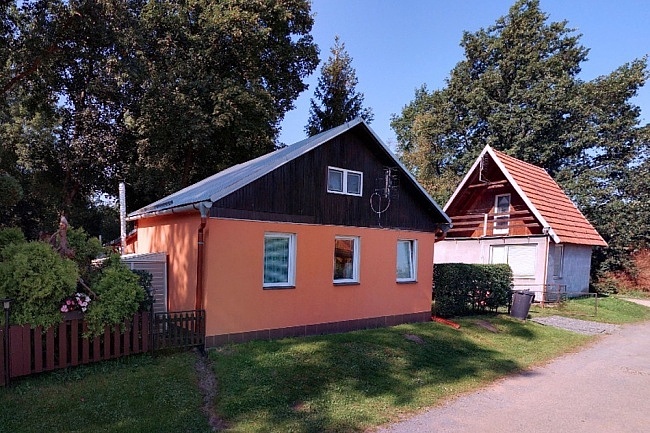 Chata u jezera a řeky Bečva - Hranice - Beskydy