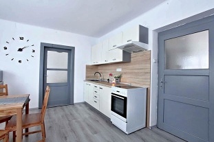 Chalupa s baz�nem - hrad Lipnice nad S�zavou