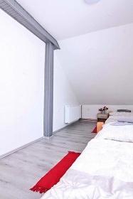 Chalupa s baz�nem - hrad Lipnice nad S�zavou