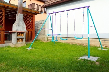 Chalupa s baz�nem - hrad Lipnice nad S�zavou