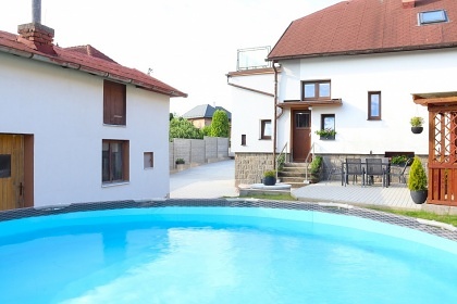 Chalupa s baz�nem - hrad Lipnice nad S�zavou