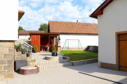 Chalupa s baz�nem - hrad Lipnice nad S�zavou