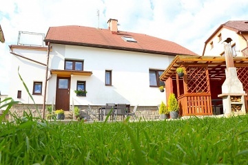 Chalupa s baz�nem - hrad Lipnice nad S�zavou