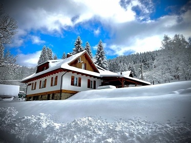 Chalupa s bazénem - pod Lysou horou - Šance