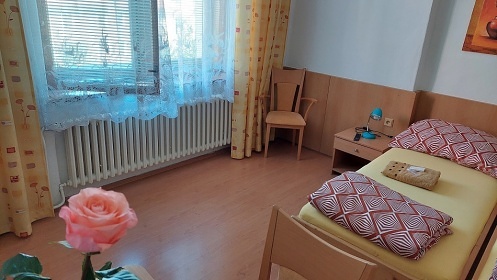 Chalupa s baz�nem - Toulovcovy Ma�tale