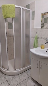 Chalupa s baz�nem - Toulovcovy Ma�tale