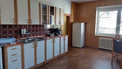 Chalupa s baz�nem - Toulovcovy Ma�tale