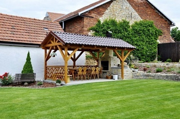 Chalupa s baz�nem - Toulovcovy Ma�tale