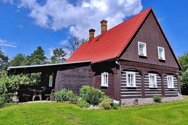 Roubenka Jedlov� hora - Tol�tejn - Lu�ick� hory