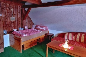 Roubenka Jedlov� hora - Tol�tejn - Lu�ick� hory