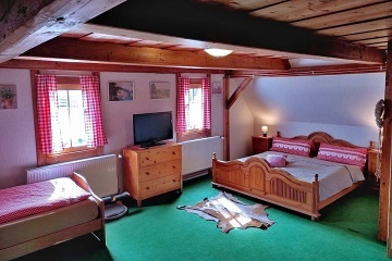 Roubenka Jedlov� hora - Tol�tejn - Lu�ick� hory