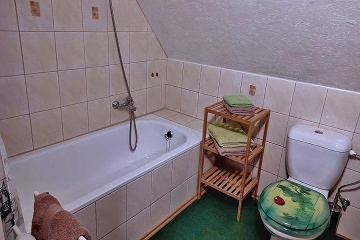 Roubenka Jedlov� hora - Tol�tejn - Lu�ick� hory