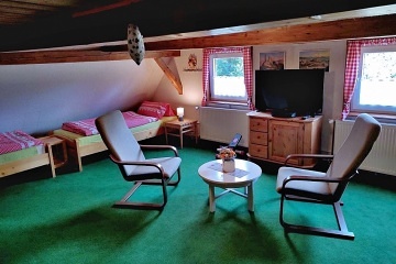 Roubenka Jedlov� hora - Tol�tejn - Lu�ick� hory