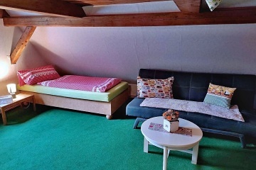 Roubenka Jedlov� hora - Tol�tejn - Lu�ick� hory