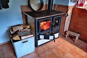 Roubenka Jedlov� hora - Tol�tejn - Lu�ick� hory