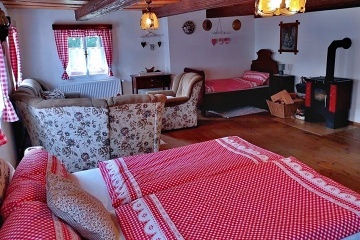 Roubenka Jedlov� hora - Tol�tejn - Lu�ick� hory