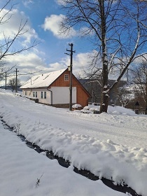 Chalupa a koupac� sud - B�l� Karpaty - B�ezov�