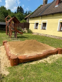 Chalupa s bazénem - hrad Pernštejn - přehrada Vír
