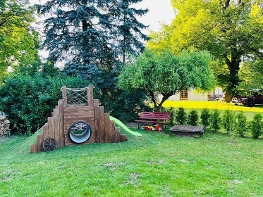 Jiho�esk� chalupa s baz�nem - u �eky Ne��rka