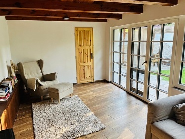 Jiho�esk� chalupa s baz�nem - u �eky Ne��rka