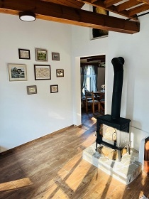 Jiho�esk� chalupa s baz�nem - u �eky Ne��rka