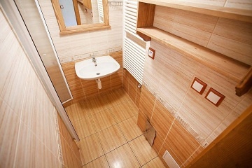 Jiho�esk� chalupa Zlat� Koruna - hrad D�v�� K�men