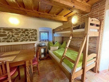 Jiho�esk� chalupa Zlat� Koruna - hrad D�v�� K�men