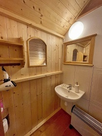 Jiho�esk� chalupa Zlat� Koruna - hrad D�v�� K�men