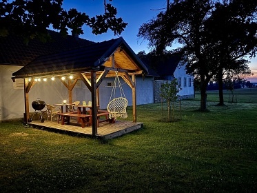 Jiho�esk� chalupa Zlat� Koruna - hrad D�v�� K�men