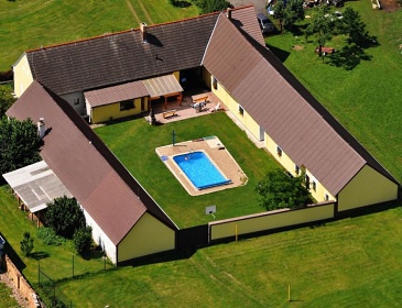 Jiho�esk� chalupa s baz�nem - Vesel� n. Lu�nic�