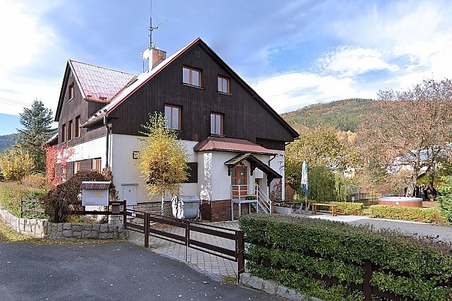 Rodinn� chalupa s baz�nem - Fauna Park - Jesen�ky