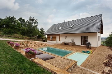 Rodinn� chalupa s baz�nem - �esk� r�j - Ji��nsko