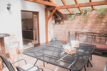 Chalupa a vinn� sklep Hustope�sko - Nov� Ml�ny