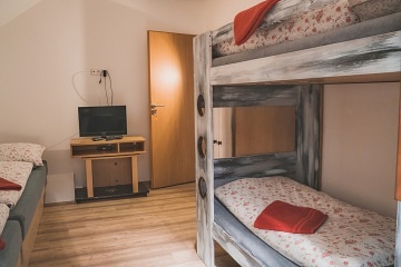 Chalupa a vinn� sklep Hustope�sko - Nov� Ml�ny