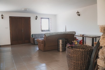 Chalupa a vinn� sklep Hustope�sko - Nov� Ml�ny