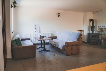 Chalupa a vinn� sklep Hustope�sko - Nov� Ml�ny