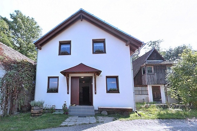 Chalupa a vinn� sklep Hustope�sko - Nov� Ml�ny