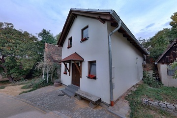 Chalupa a vinn� sklep Hustope�sko - Nov� Ml�ny