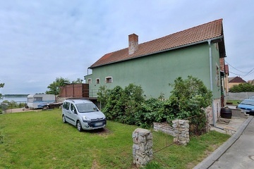 Chata a vinný sklep u přehrady Nové Mlýny - Pálava