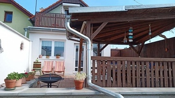 Chata a vinn� sklep u p�ehrady Nov� Ml�ny - P�lava