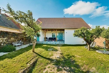 Rodinn� chalupa - z�mek �erven� Lhota - T�borsko